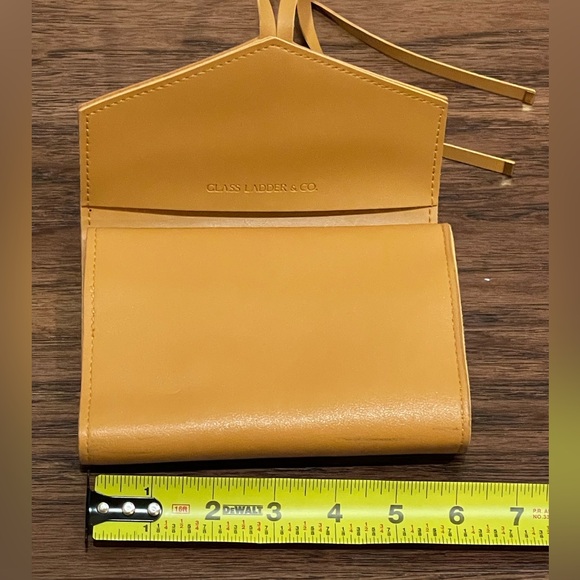 Glass Ladder Co Tech Organizer - Picture 2 of 4